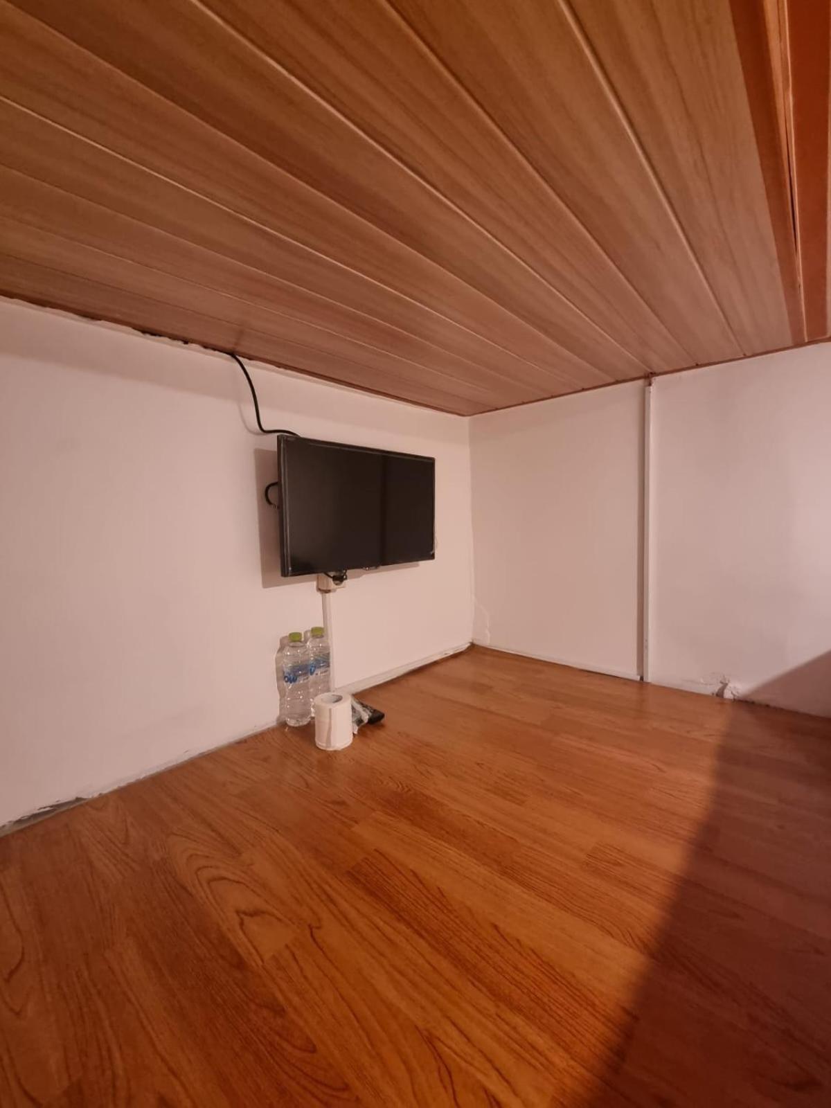 Penak Hostel Malioboro Джокьякарта Экстерьер фото